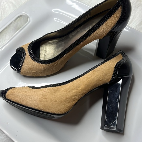Diane Von Furstenberg Stylish Black and Tan Women's Heels - Picture 3 of 9